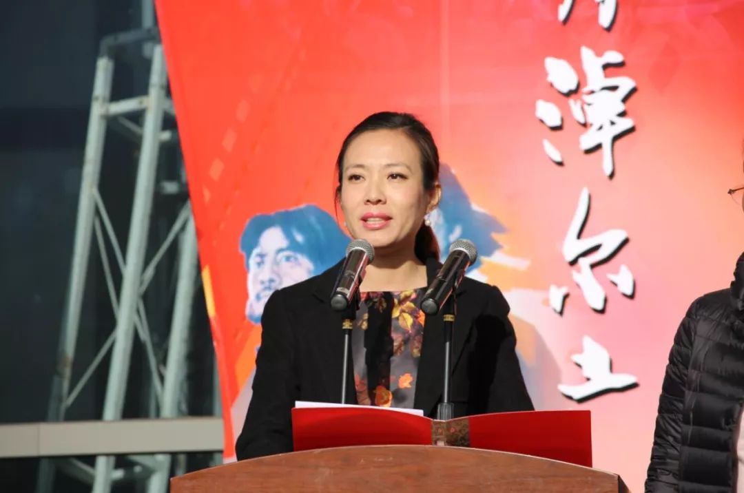 央视主播宝晓峰的老公,宝晓峰央视主持人简介