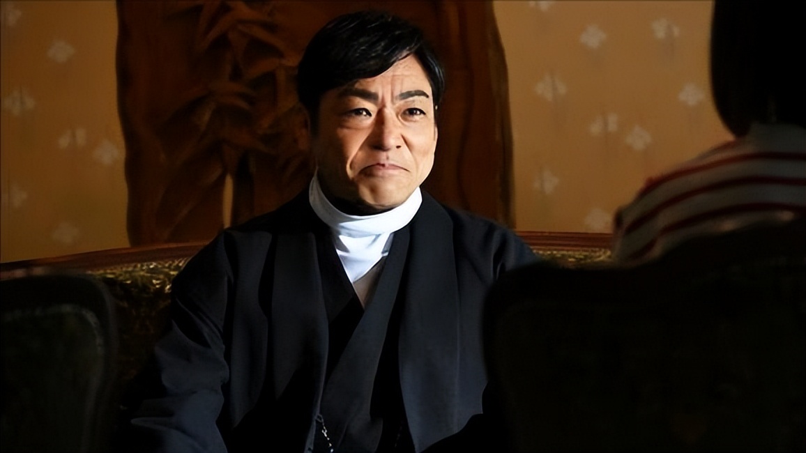 当众猥亵女招待，强脱对方内衣，事发3年日本演员香川照发文道歉