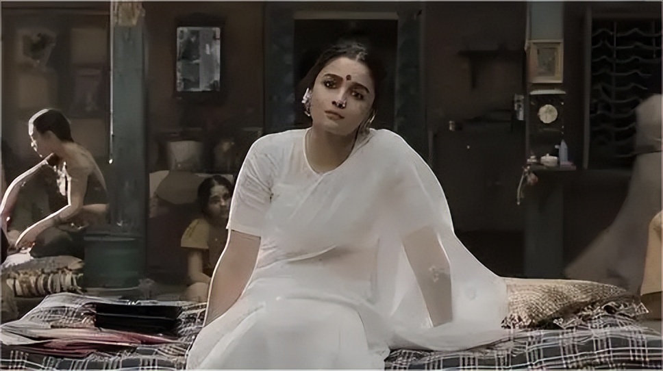 惨！为了防止月经影响工作，印度十几万甘蔗女工被哄骗切掉子宫