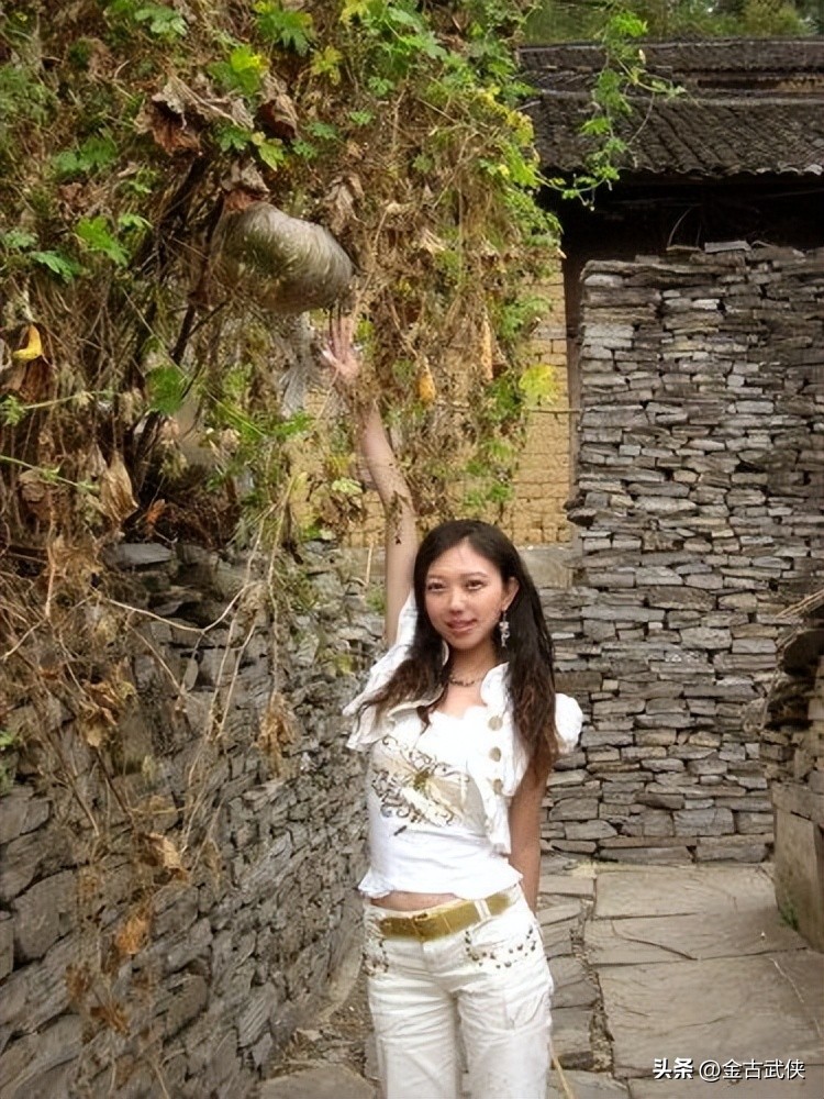 步非烟革金庸的命议论文开头,步非烟是女作家吗