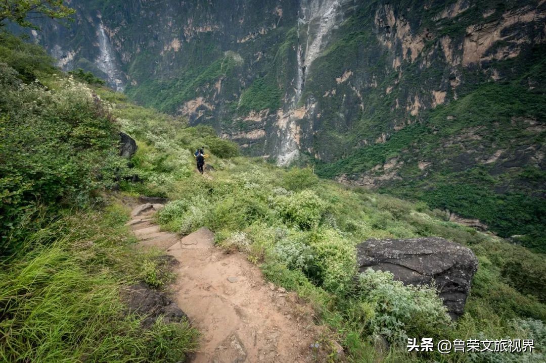 世界经典徒步线路虎跳峡,虎跳峡高路徒步多少公里