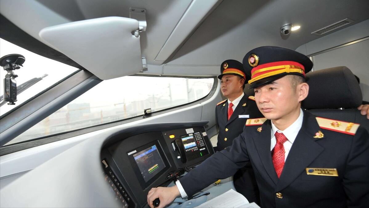 一天工作4小时高铁司机,上班四个小时高铁司机月薪有多少