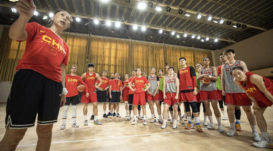 中国女篮永不言败,中国女篮姑娘们击败日本