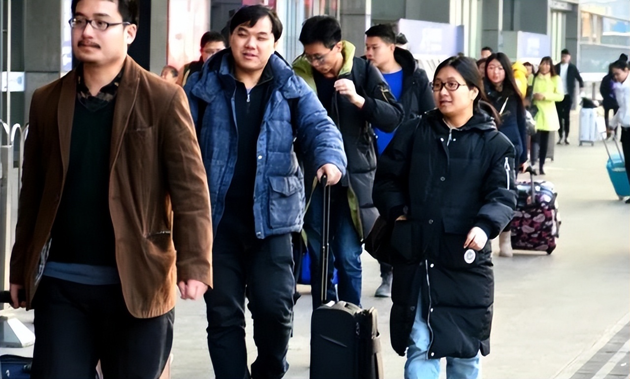 上海本科生平均工资2023,上海本科生就业工资