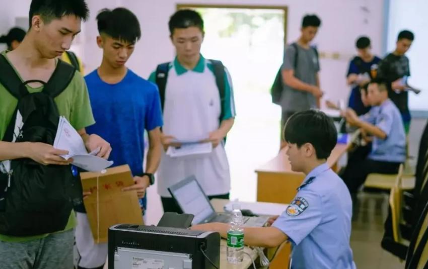 警校情侣毕业照,警校校园毕业情侣照