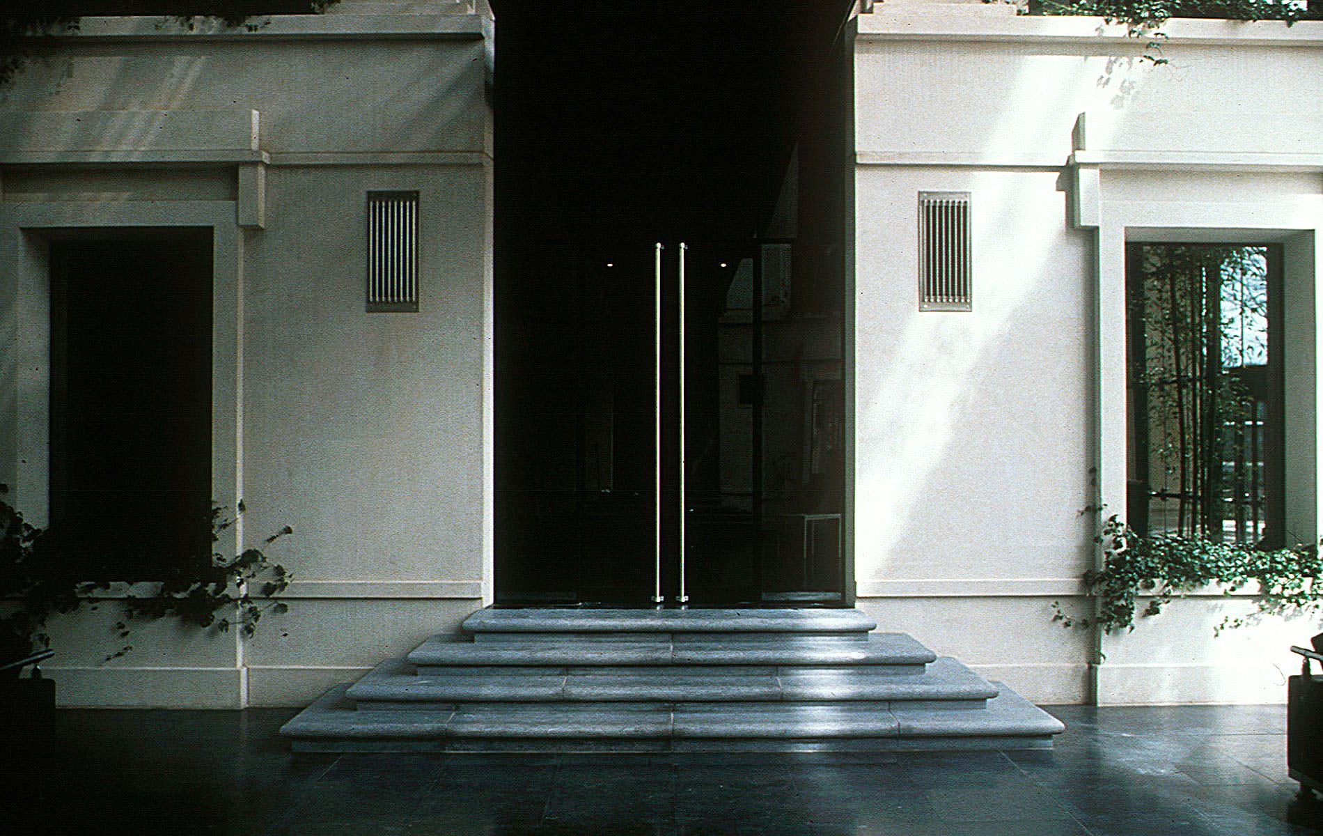 扔向俄罗斯的“金融*弹核**”SWIFT，它的总部是座怎样的建筑？