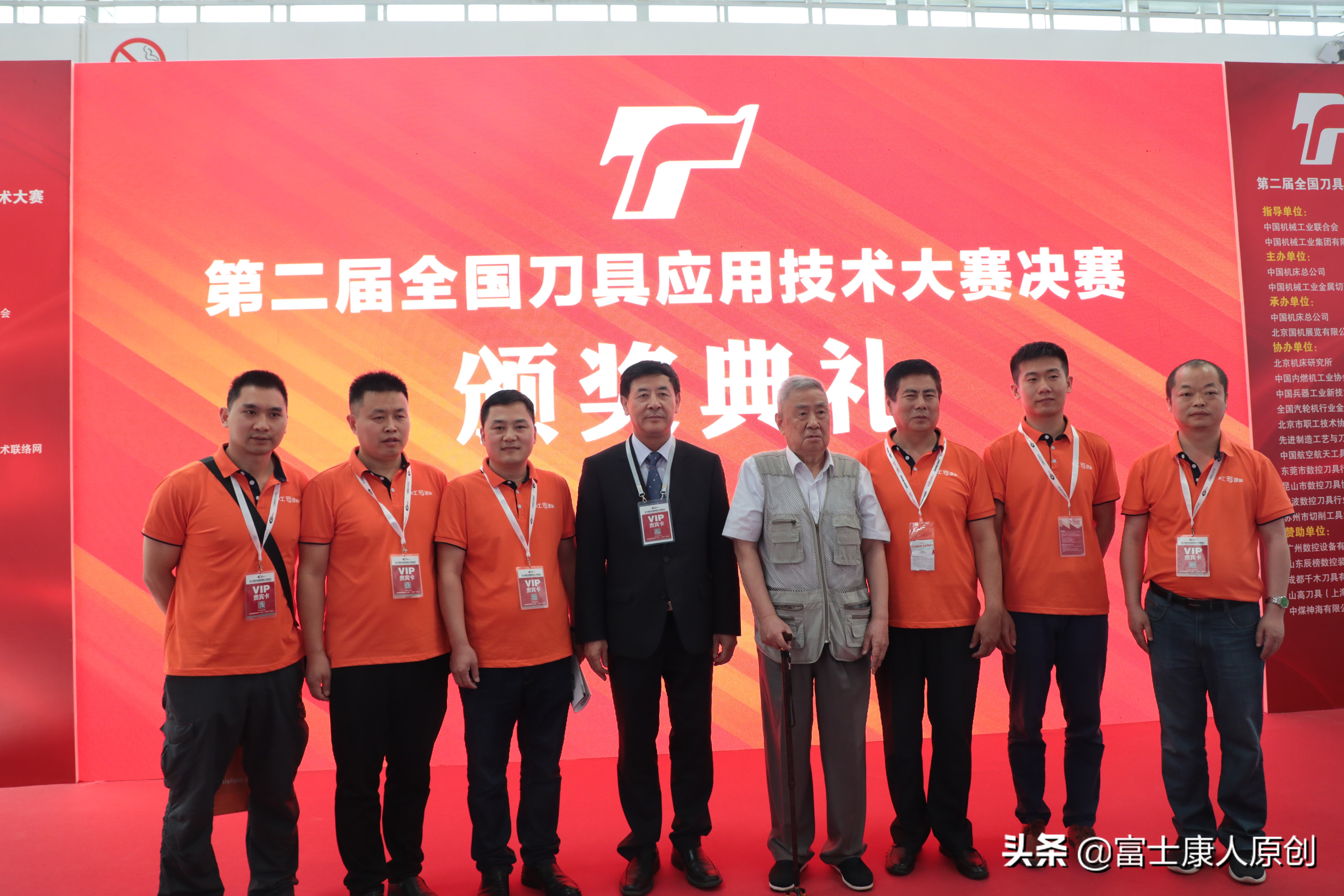 小伙在富士康干了10年后回家,湖南小伙入职富士康24年