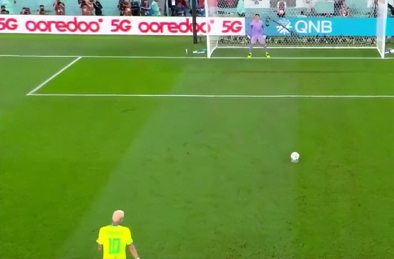 内马尔假动作骗过门将,韩国门将挑衅内马尔