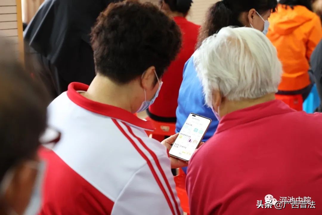 巧识骗局民警帮助老人守住养老钱,守护银发族警惕养老诈骗