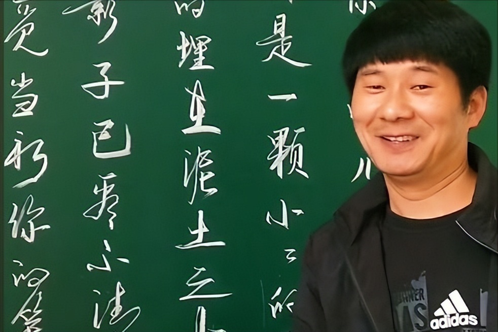 乡村教师大胜,大胜粉笔字网红老师