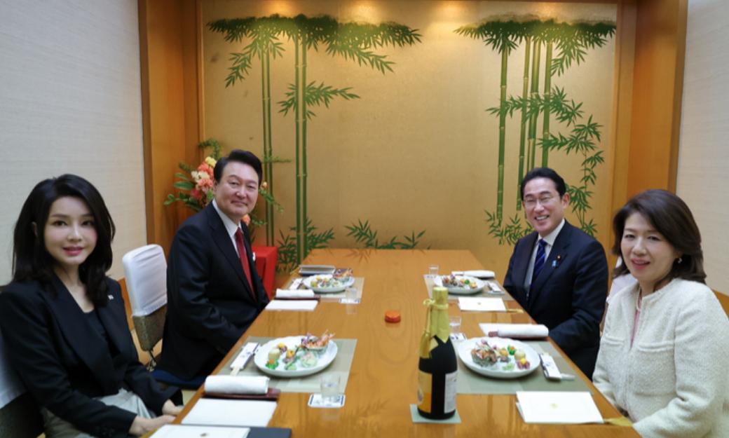金建希与岸田裕子,岸田裕子穿和服照片