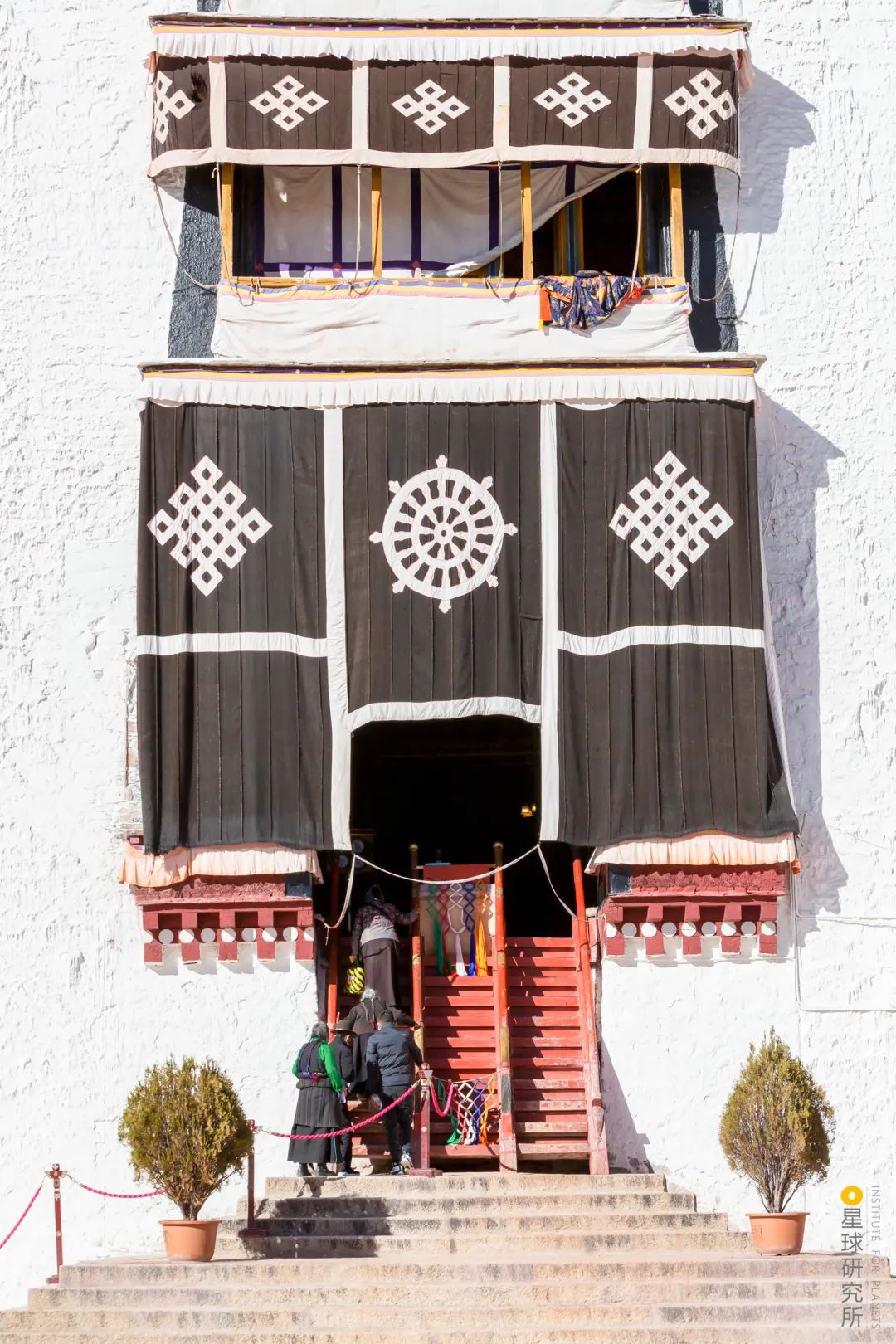 布达拉宫进去可以看到什么,布达拉宫夏天能看见雪山吗