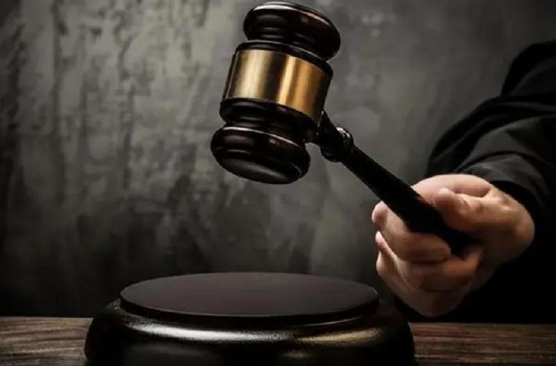 厦门一男子因贩卖枪型钥匙扣被抓,男子售卖钥匙扣