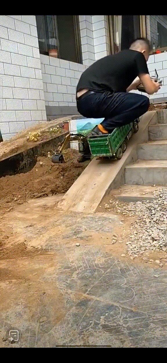 今天在老婆包里发现的,她说是治牙疼的,我觉得不像啊。