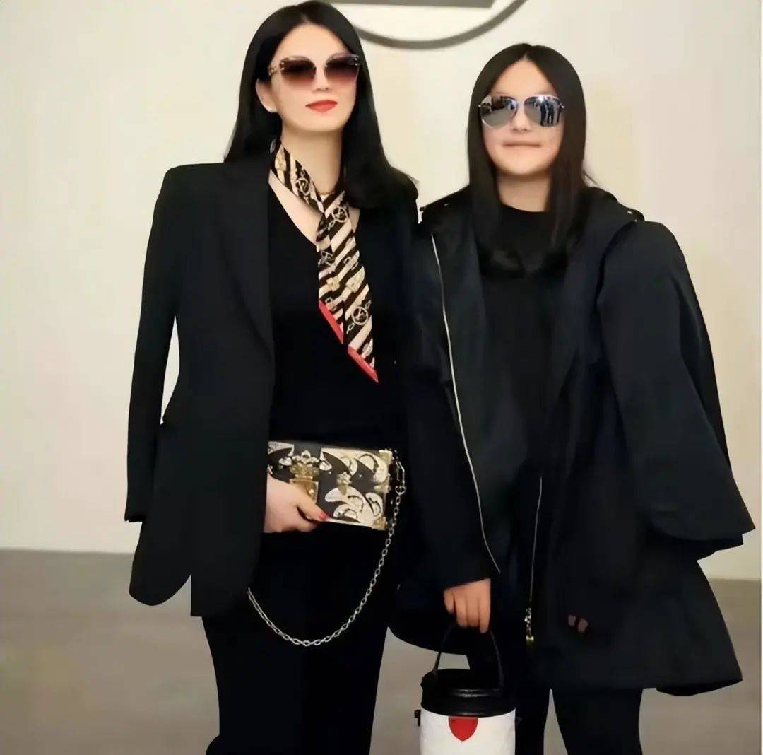 王诗龄芬迪套装,王诗龄衣服最贵多少钱