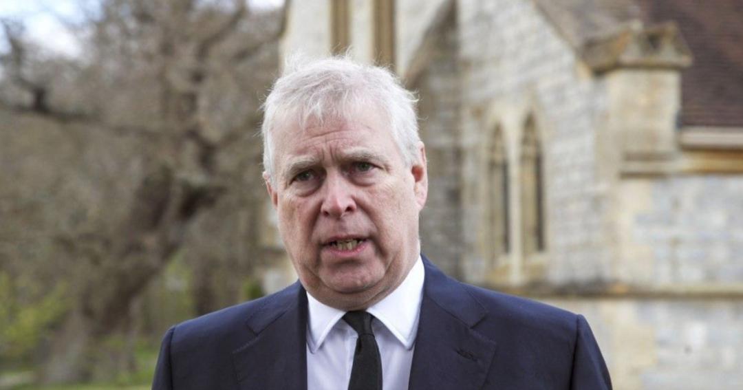 女王瘫痪20年突然下床行走,女王突然晕倒了