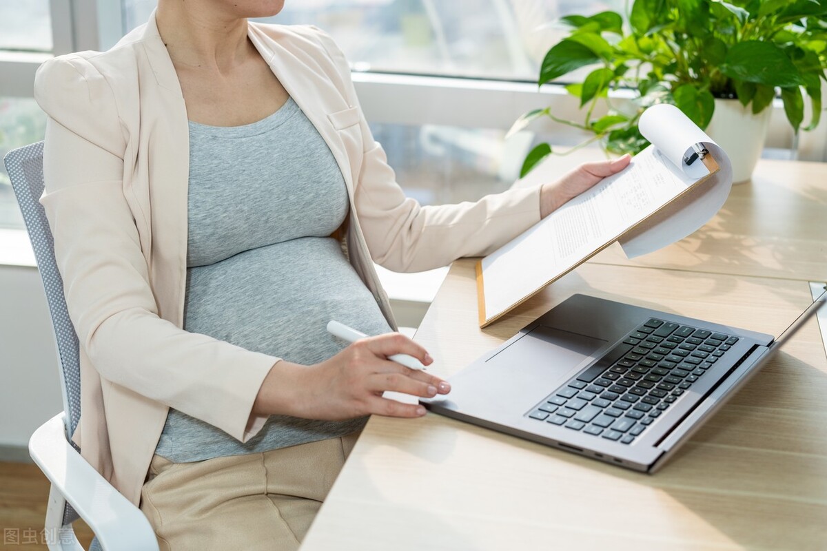 孕妇上夜班打瞌睡被开除,怀孕早期上通宵夜班有影响吗