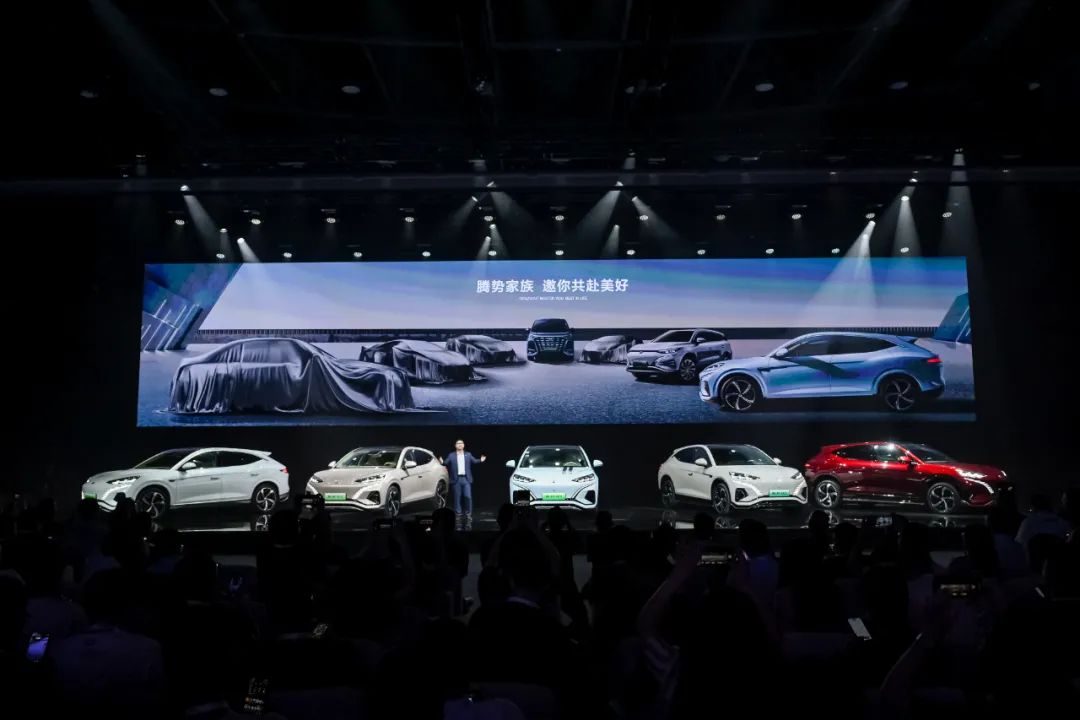 30.18万元起！全球首款智能豪华猎跑SUV腾势N7震撼上市