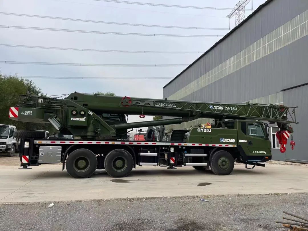 部队退役军车8x8,部队官兵退役前的拉练