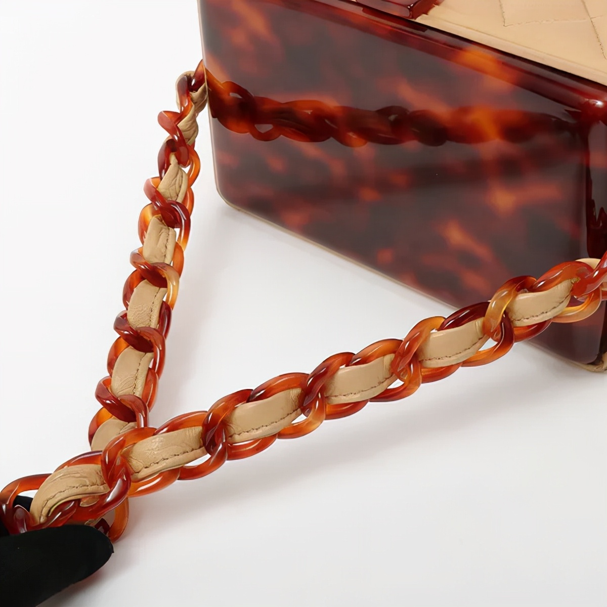 看完了Chanel富贵儿玳瑁，我默默放下了手中的皮质金链...