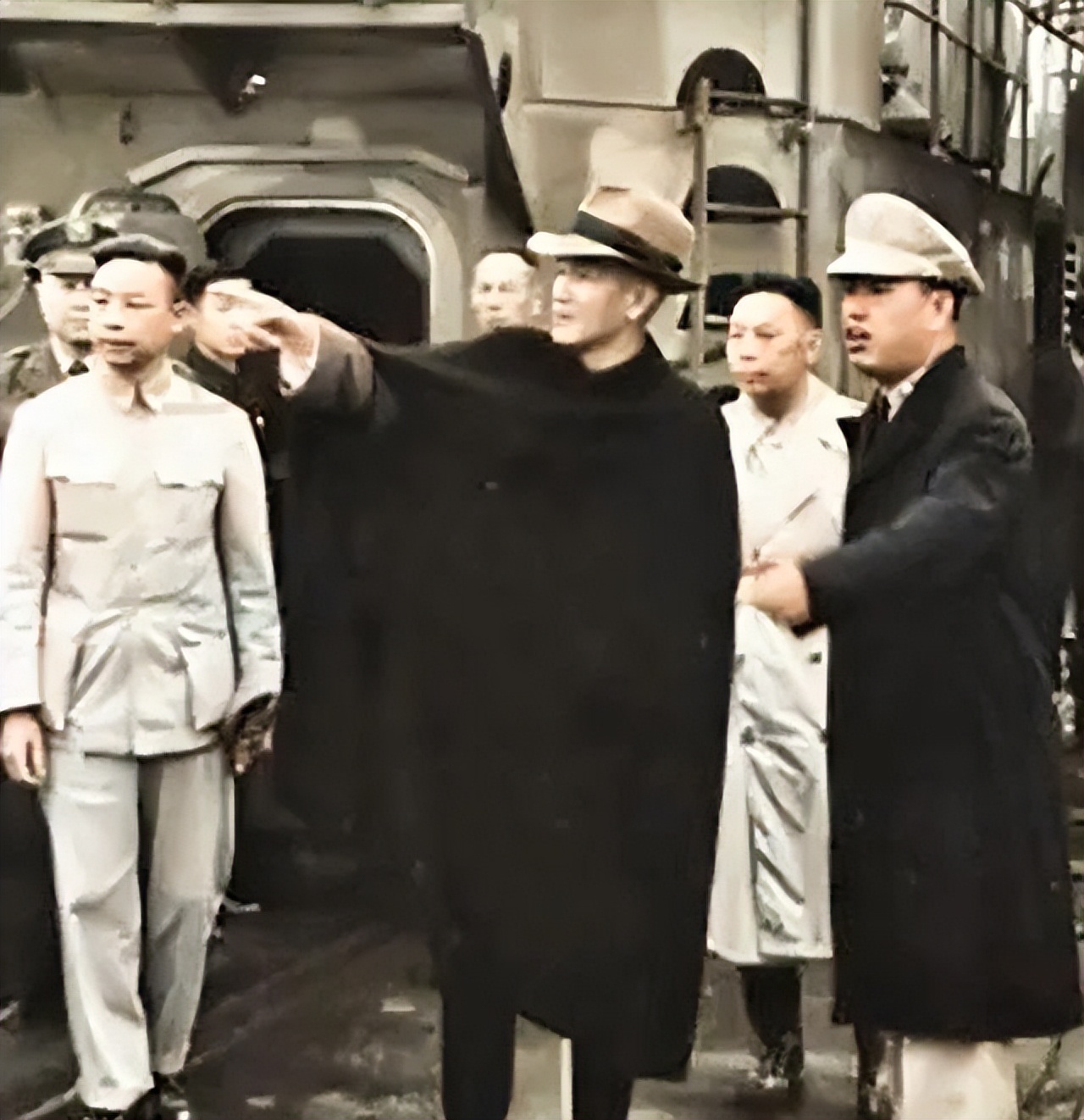 1954年蒋介石悄悄回到浙江：留下了这张照片，再也回不去家乡