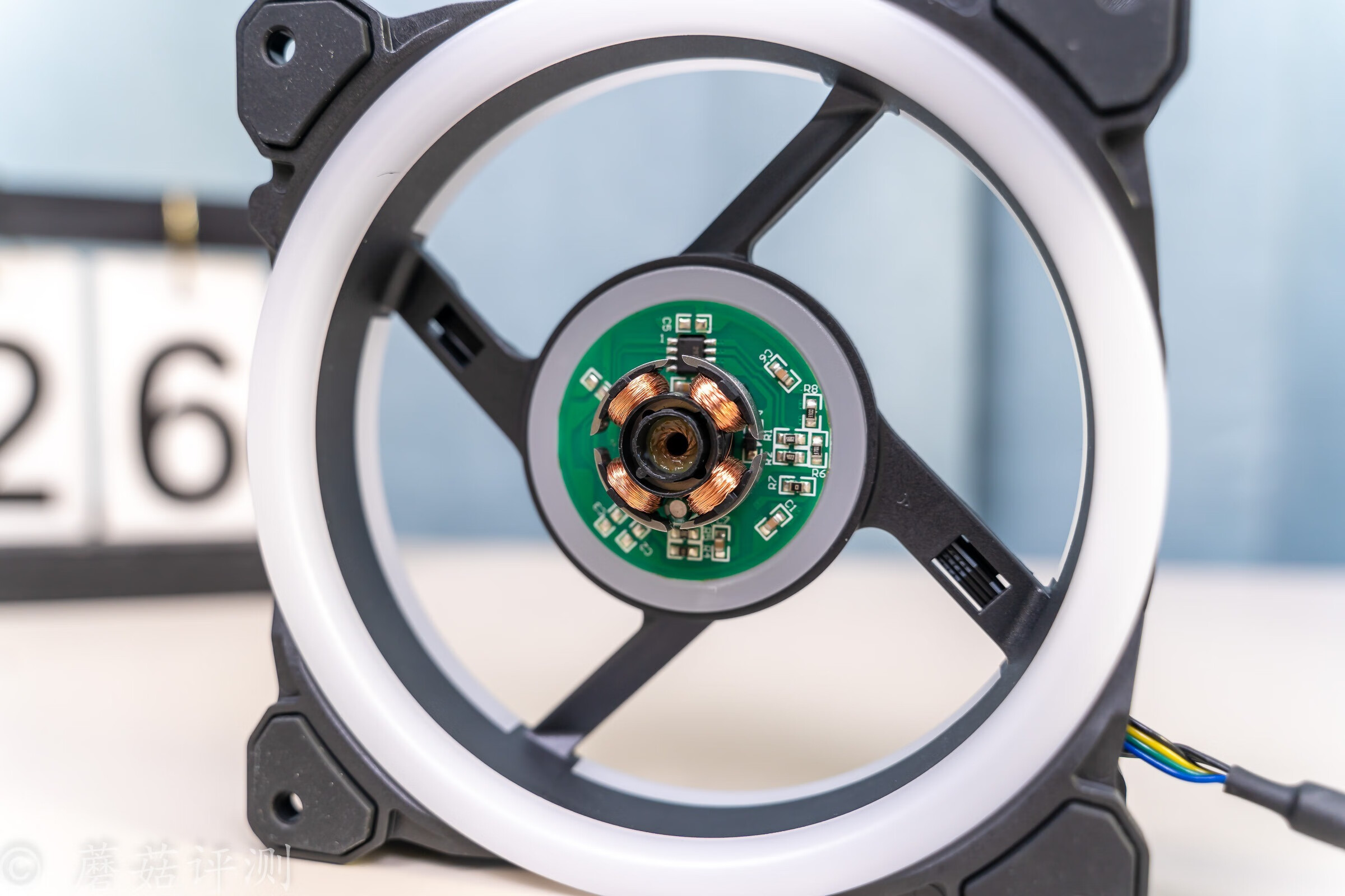 一正一反，轻松定义你需要的风扇风向，Tt耀影SWAFAN12机箱风扇