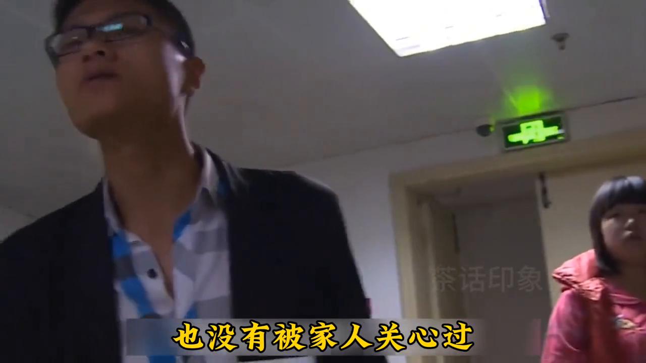 新生儿需要一万块钱救命，父亲却不愿意，直接让医生找放弃治疗