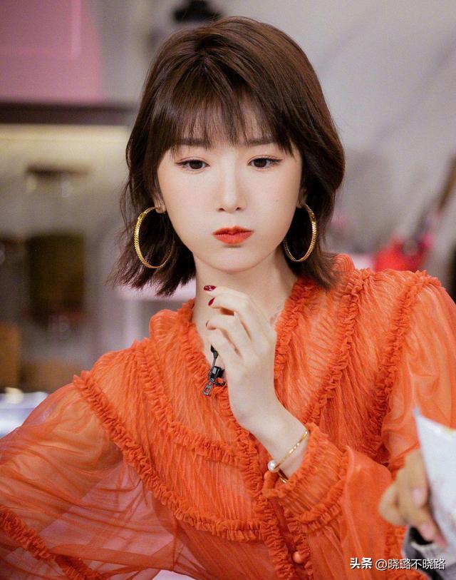 毛晓彤复古卷短发适合什么脸型,毛晓彤发型短发微卷