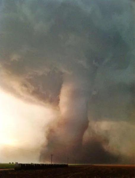 广州从化疑现龙卷风,广州从化龙卷风惊心动魄