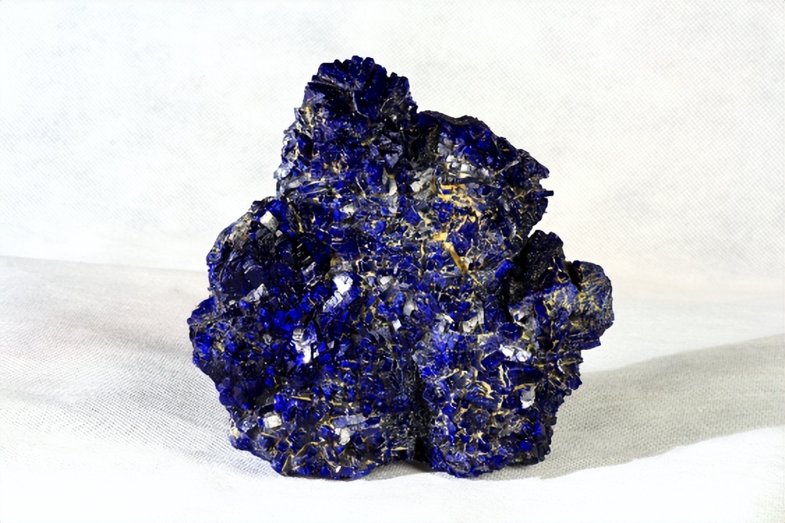 10种最漂亮的宝石,大自然中天然的蓝色宝石