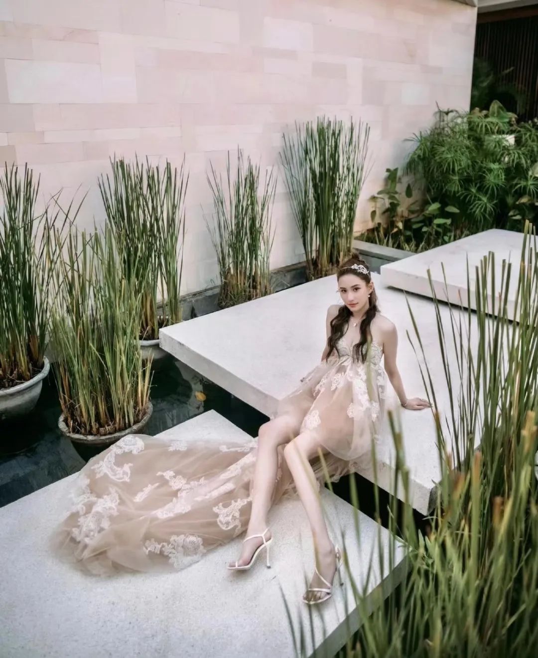 何超莲婚礼礼服珠宝,何超莲收藏的珠宝