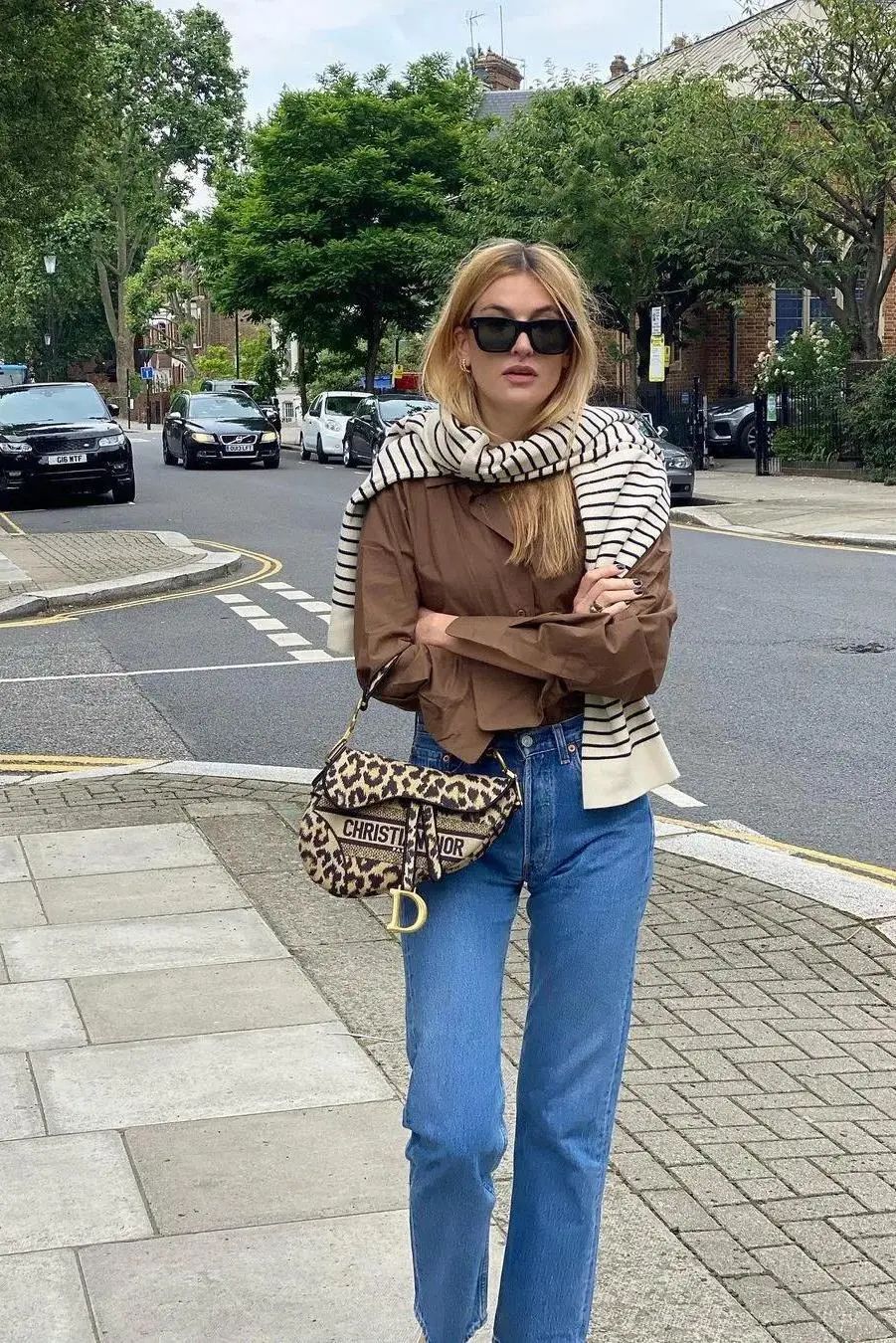 毛衣衬衫叠穿搭配什么裤子,冬天衬衫如何搭配毛衣