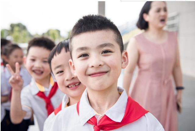 小学生作文《我的妈妈真虚伪》，老师笑到肚子疼，妈妈：手有点痒