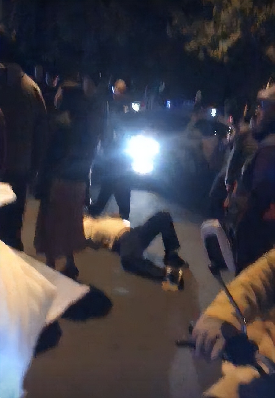 被群殴时自我保护,被别人群殴该怎么自保