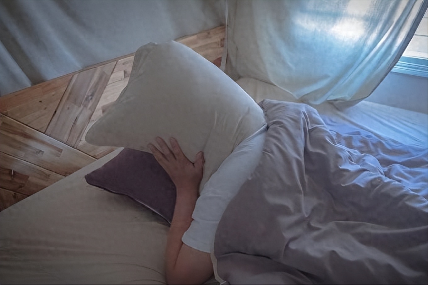 儿媳坐月子婆婆却出门旅游,儿媳坐月子期间婆婆尽心尽力照顾