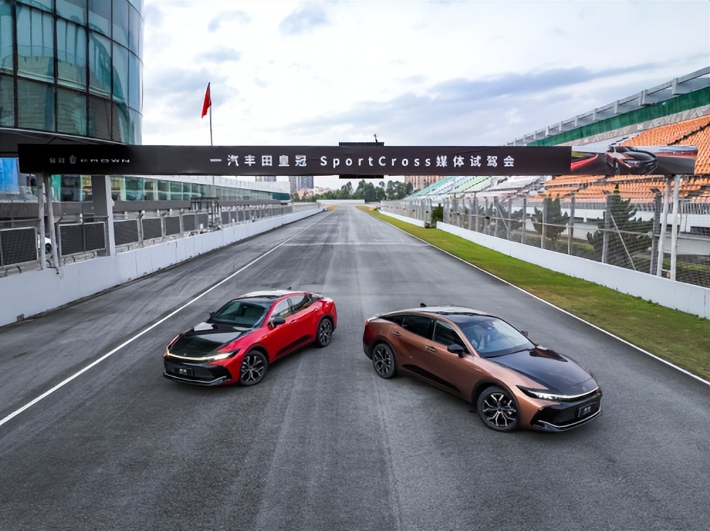 第16代丰田皇冠sportcross2.4t,皇冠crosssport2.4t混动沉浸式体验