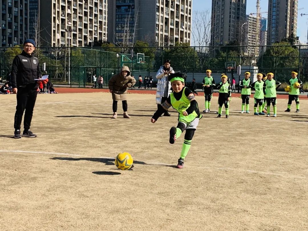 放飞梦想|二年级组率先打响杭州春晖小学第一届校园足球联赛