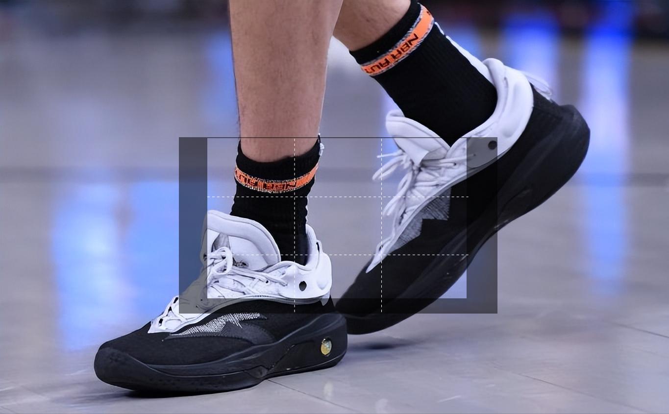 NBA球员上脚:欧文的球鞋颜值太顶了,中国球鞋很帅气