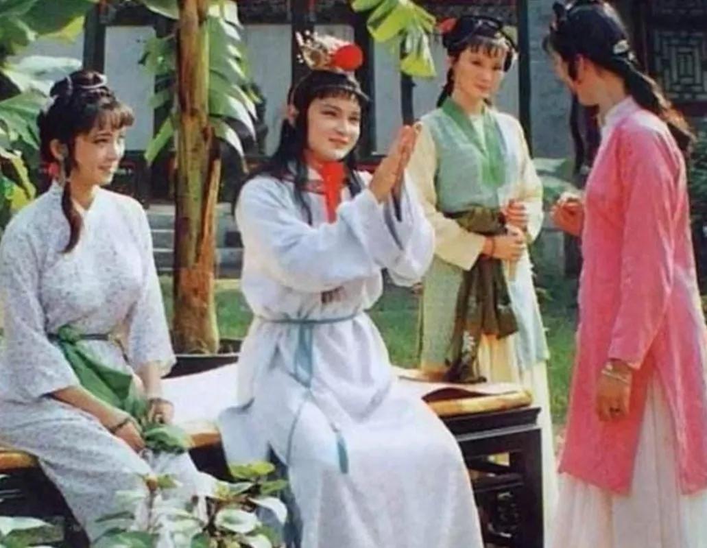 红楼梦晴雯与贾宝玉,红楼梦晴雯厮杀