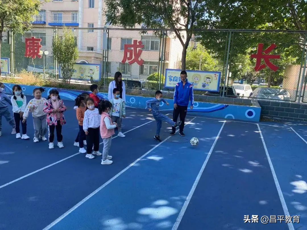 校园足球与世界杯,班里一共48人会踢足球的有22人