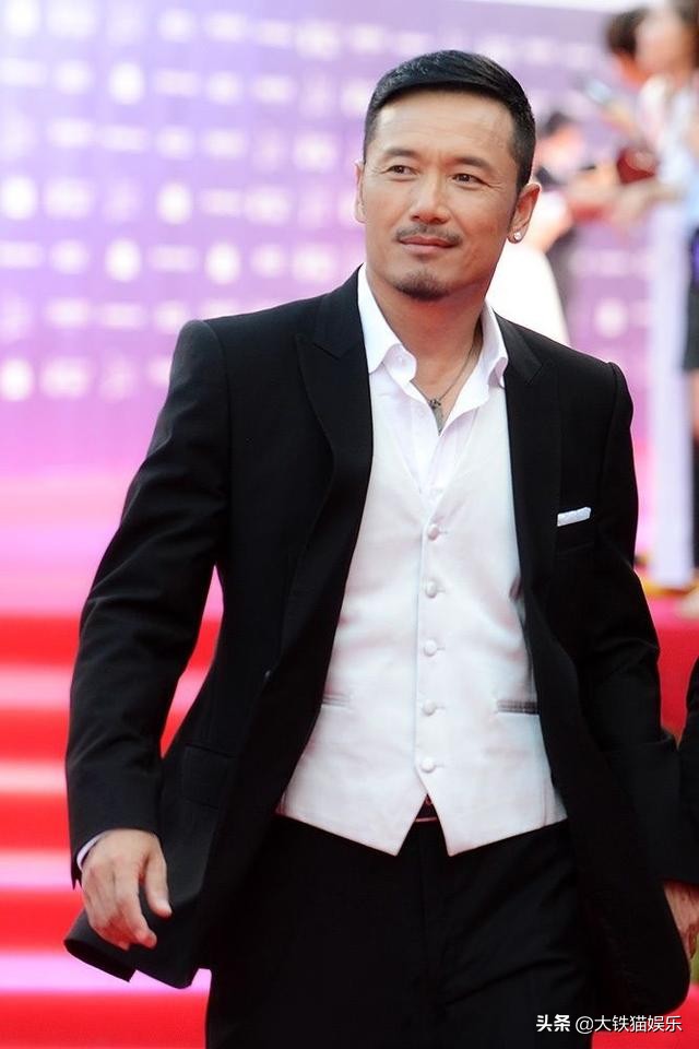 能与港星PK身材管理的8位男星,个个颜好身材佳,不愧为叔圈楷模