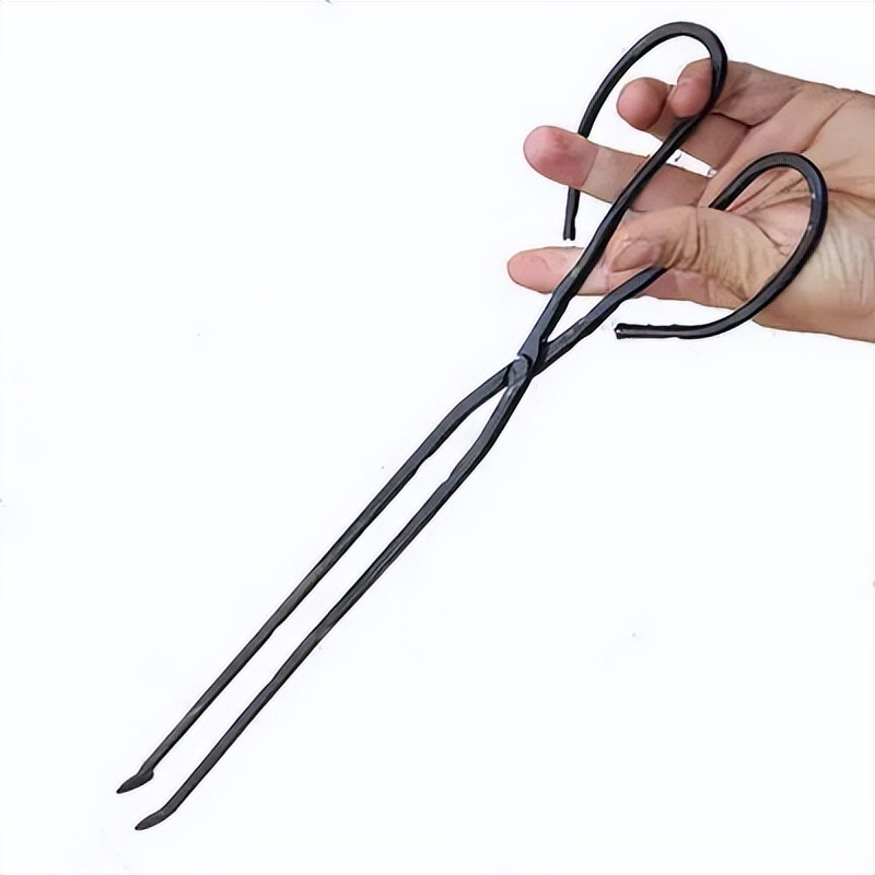 厕所里虫子咬到很痒,野外上厕所被咬