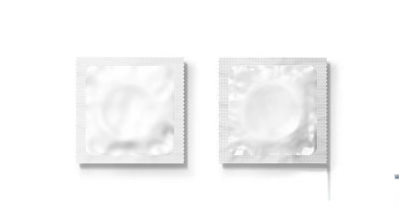 为什么避孕套上会有一层油？对身体有危害吗？