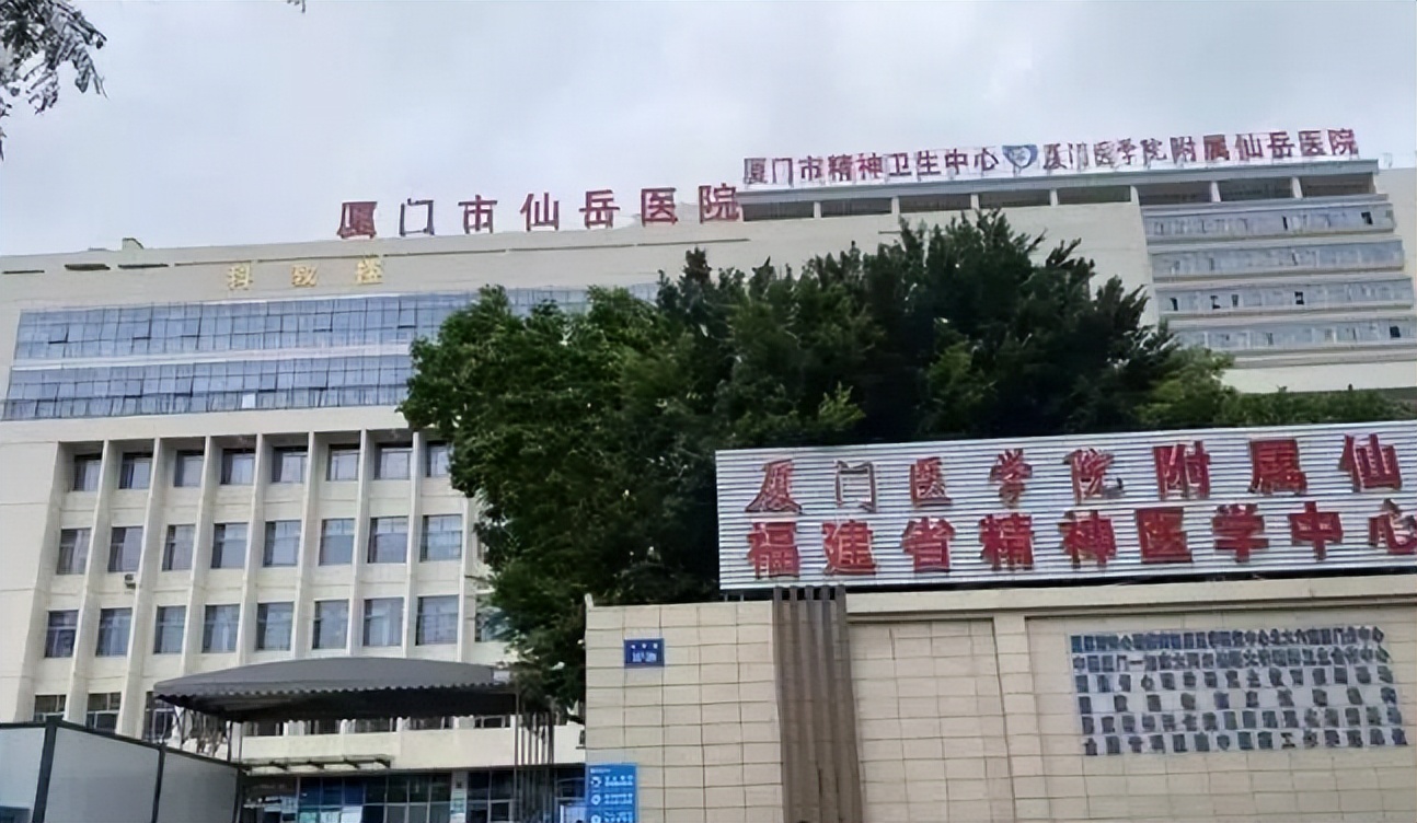 六旬男医生，趁体检猥亵患者，舔女病人*处私**，事后只被拘留5日