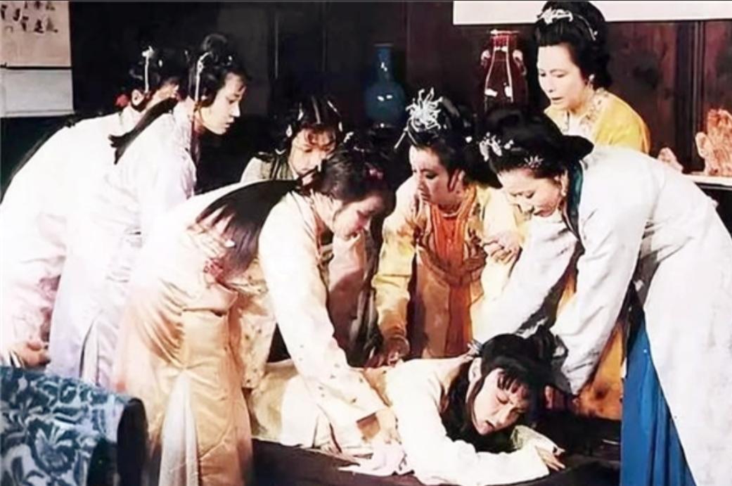 酒店床尾为什么要放长凳子,为什么酒店都会放床尾凳