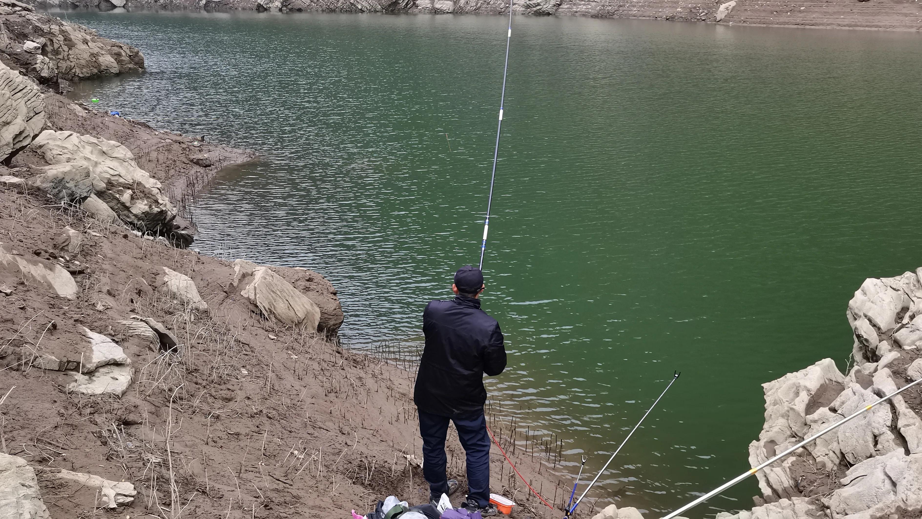 钓鱼技术和钓位哪里更重要,野钓钓鱼是讲技术还是讲运气