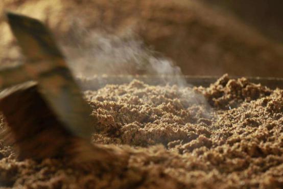 泸州特曲和国窖1573哪个好,泸州老窖特曲38度和国窖1573的38度