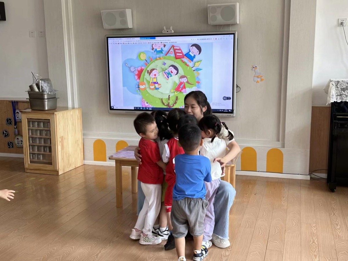 心怀皓月致敬师恩主题活动介绍,幼儿园心怀皓月致敬师恩小视频