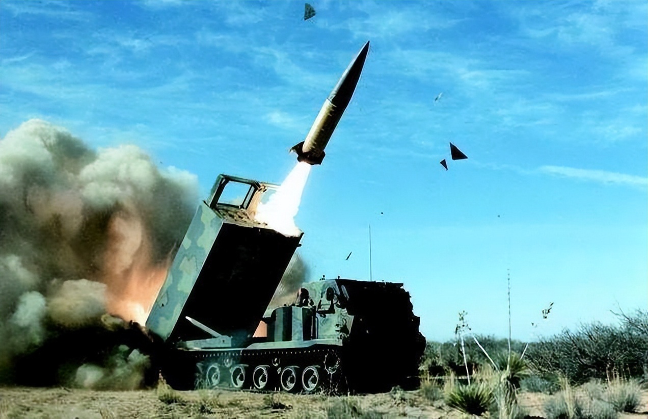 俄罗斯火箭炮攻击视频,俄罗斯冰雹火箭炮万箭齐射