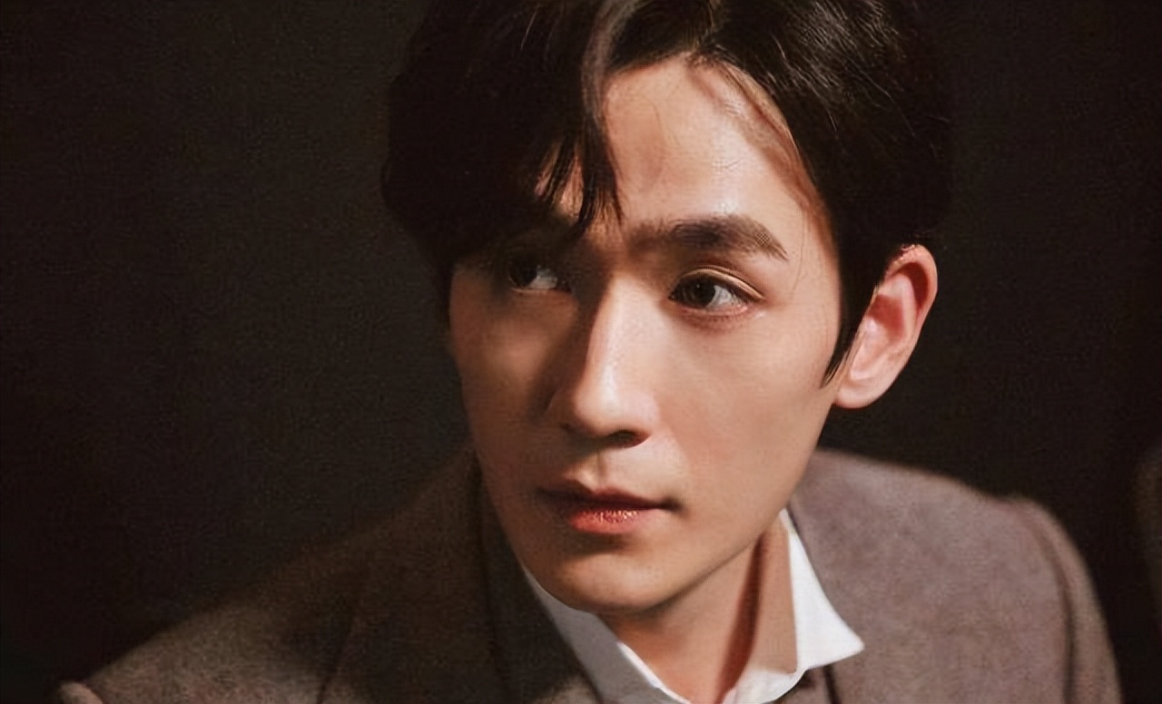 没常识、不识字、不会乘法口诀，这些顶流“文盲”凭什么会红？